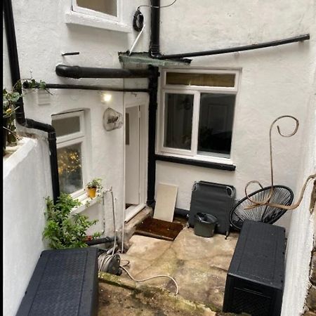 Central Private Double Bedroom In A 2Bedroom Apartment, Connected Via Underground, Overground And Many Bus Routes London Eksteriør billede