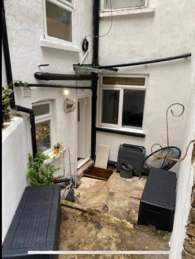 Central Private Double Bedroom In A 2Bedroom Apartment, Connected Via Underground, Overground And Many Bus Routes London Eksteriør billede