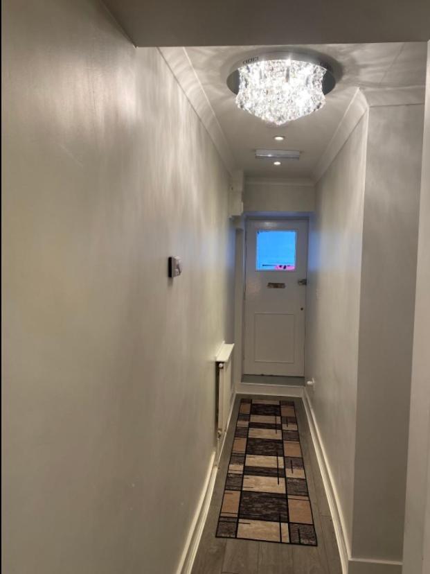 Central Private Double Bedroom In A 2Bedroom Apartment, Connected Via Underground, Overground And Many Bus Routes London Eksteriør billede