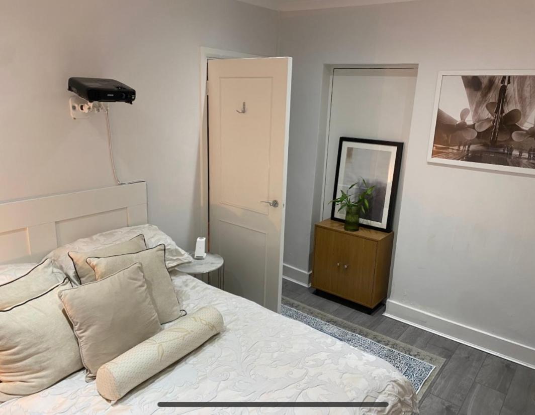 Central Private Double Bedroom In A 2Bedroom Apartment, Connected Via Underground, Overground And Many Bus Routes London Eksteriør billede
